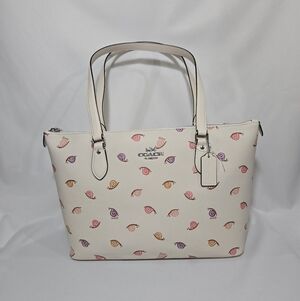 Coach Gallery Tote Bag Snail Pattern/Chalk Multi Zipper Closure